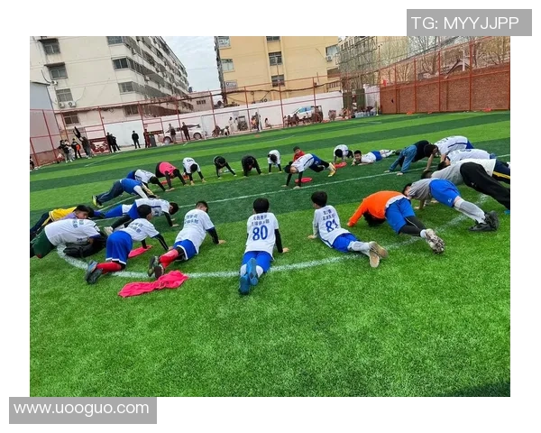 小学生快乐踢足球的日常生活与成长点滴记录 小学生快乐踢足球的日常生活与成长点滴记录